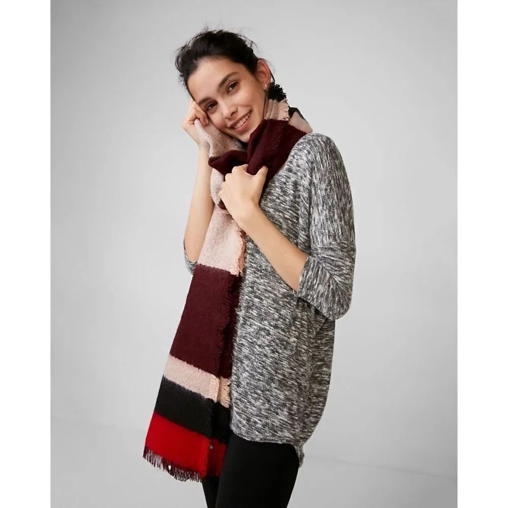 ✨HP✨Women's Red Color Block Stripe Blanket Scarf✨